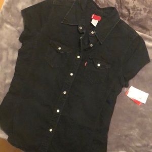 NWT Levi’s distressed pearl snap top